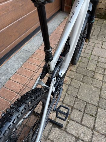 Used Giant Reign E+ 3 2024 2024 Mountainbike, Light Gray, 29 — image 10 of 11