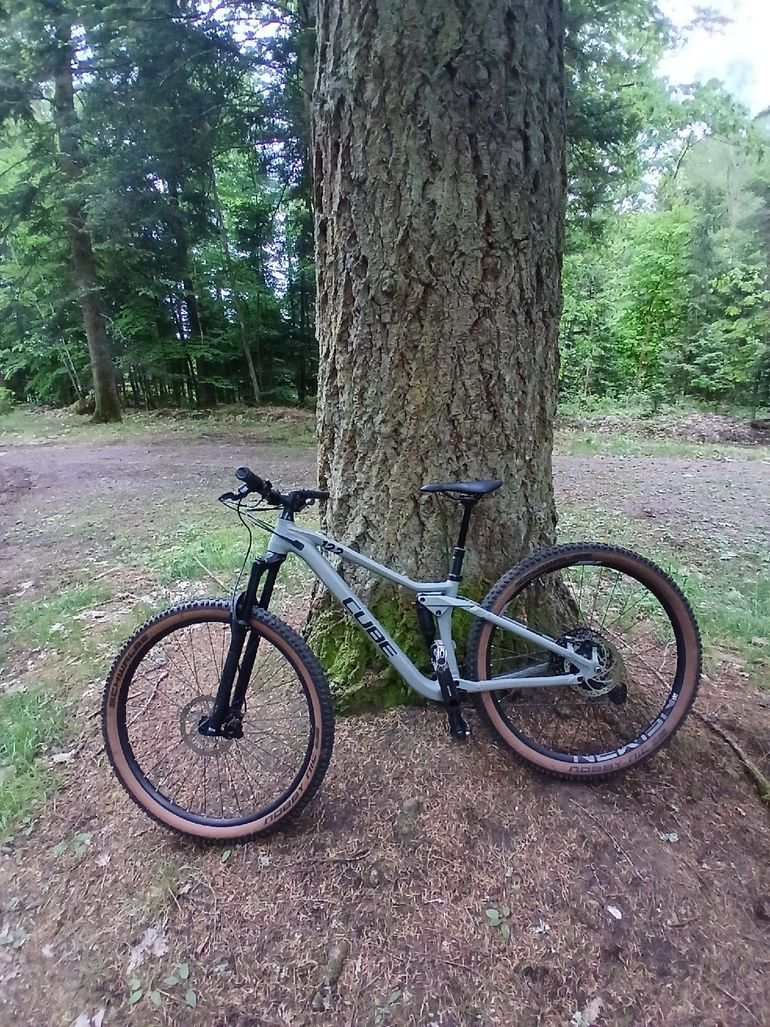 Used CUBE STEREO ONE22 PRO 2022 2022 Mountainbike, Light Gray, 29 — image 4 of 5