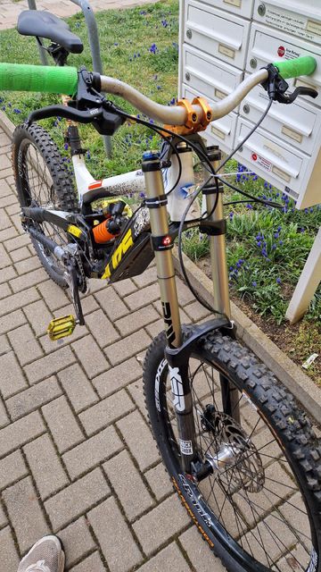 Used Yt tues Custom Shimano Saint 2014 Mountainbike, White — image 8 of 13