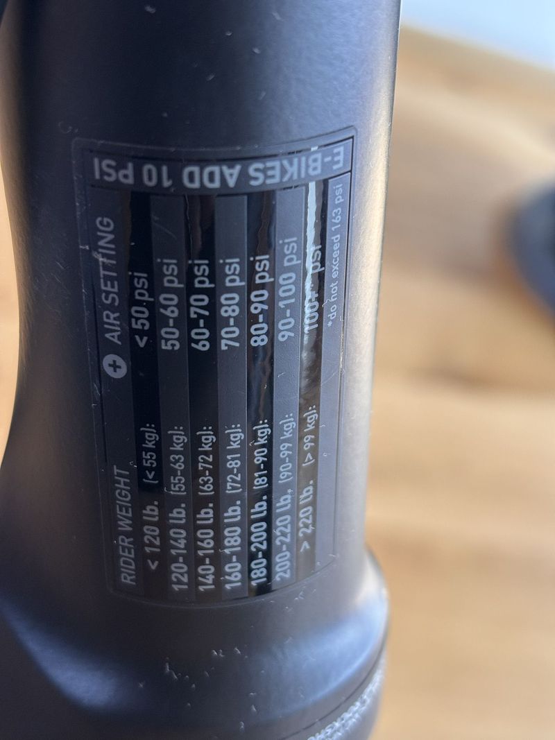 Gebrauchtes Commencal META TR V4 2025 Mountainbike, Hellgrau — Bild 21 von 21