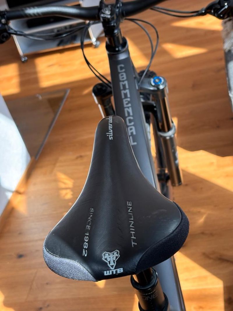 Gebrauchtes Commencal META TR V4 2025 Mountainbike, Hellgrau — Bild 2 von 21