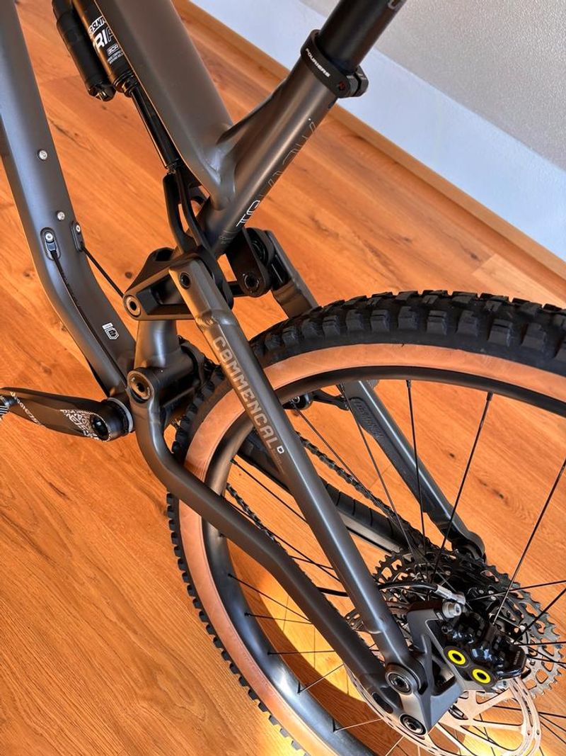 Gebrauchtes Commencal META TR V4 2025 Mountainbike, Hellgrau — Bild 6 von 21