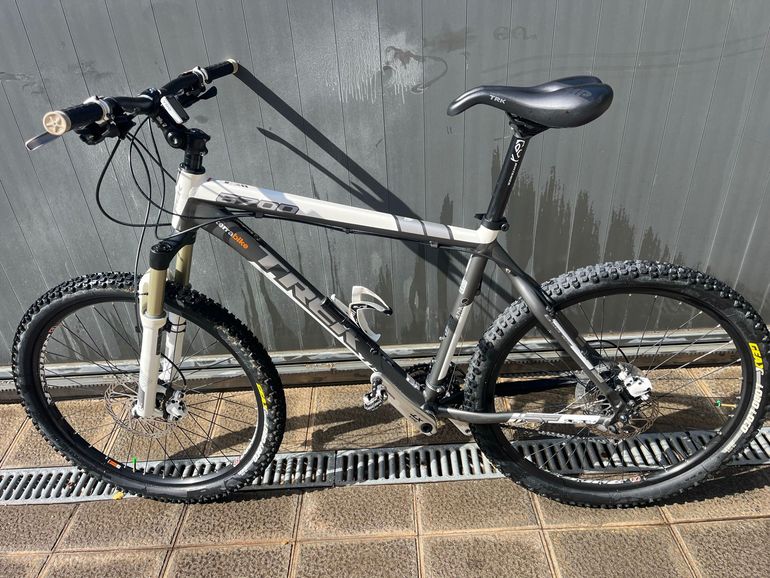 Used Trek 6700 2011 2011 Mountainbike, White, 26 — image 2 of 18