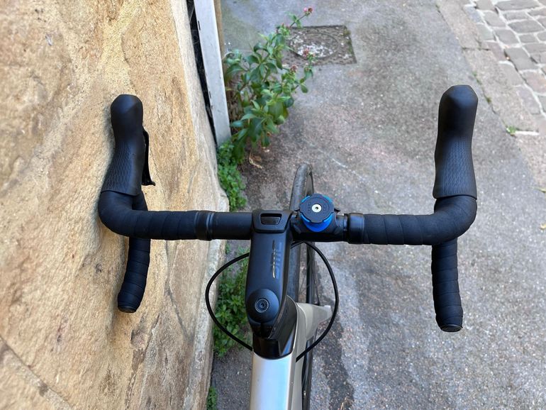 Used BMC Roadmachine Shimano Ultegra 2018 Road & Gravel, Light Gray — image 9 of 11