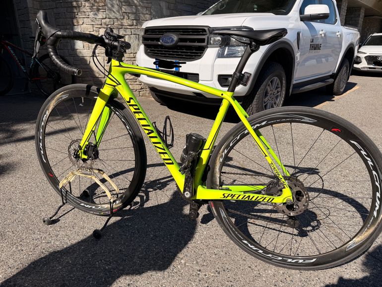 Used Specialized Tarmac Expert Disc 2017 2017 Road & Gravel — image 1 of 10