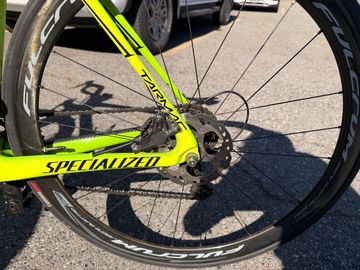 Specialized Tarmac Expert Disc 2017 2017 Road & Gravel usato, Verde — immagine 2 di 10