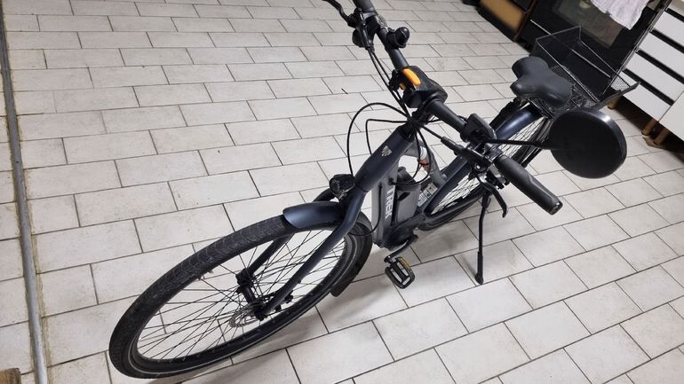 Used Trek Trek Custom Shimano Alivio 2018 Urban, Grigio chiaro — image 4 of 14