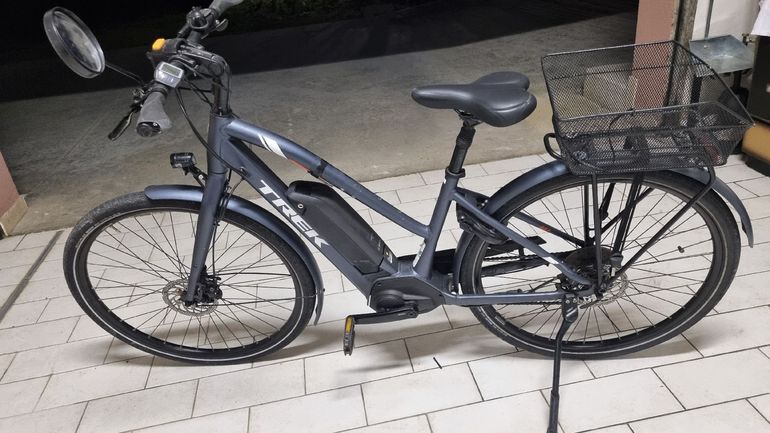 Used Trek Trek Custom Shimano Alivio 2018 Urban, Grigio chiaro — image 1 of 14