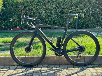 Used Specialized Tarmac SRAM Red eTap AXS 2022 Road & Gravel, Black — image 2 of 7