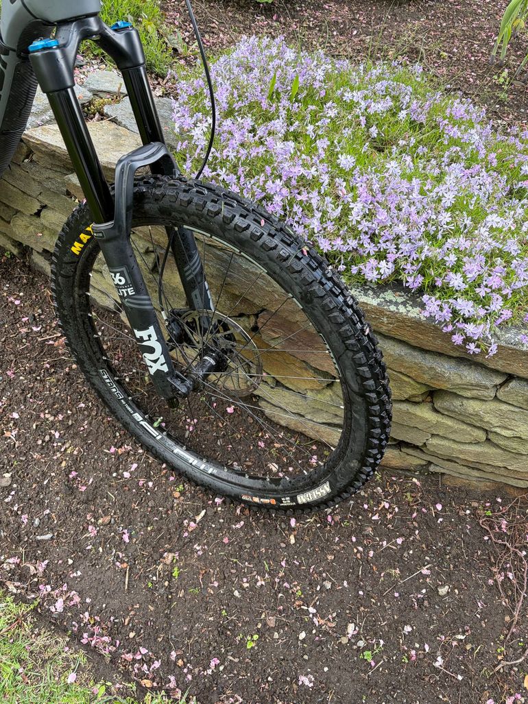 Used Transition Transition Patrol Carbon 2020 Mountainbike, Light Gray — image 5 of 8