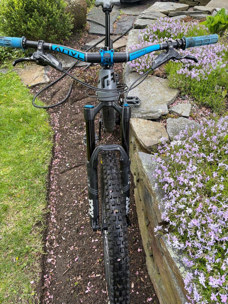 Used Transition Transition Patrol Carbon 2020 Mountainbike, Light Gray — image 6 of 8