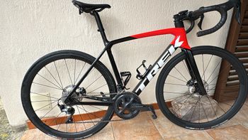 Used Trek Émonda SL 6 Disc Pro 2022 2022 Road & Gravel, Red — image 5 of 7