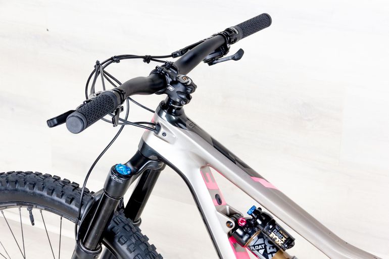 Used Cannondale Jekyll 2 2018 Mountainbike, Light Gray — image 18 of 19