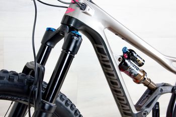 Used Cannondale Jekyll 2 2018 Mountainbike, Light Gray — image 17 of 19