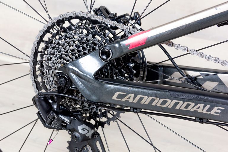 Used Cannondale Jekyll 2 2018 Mountainbike, Light Gray — image 8 of 19
