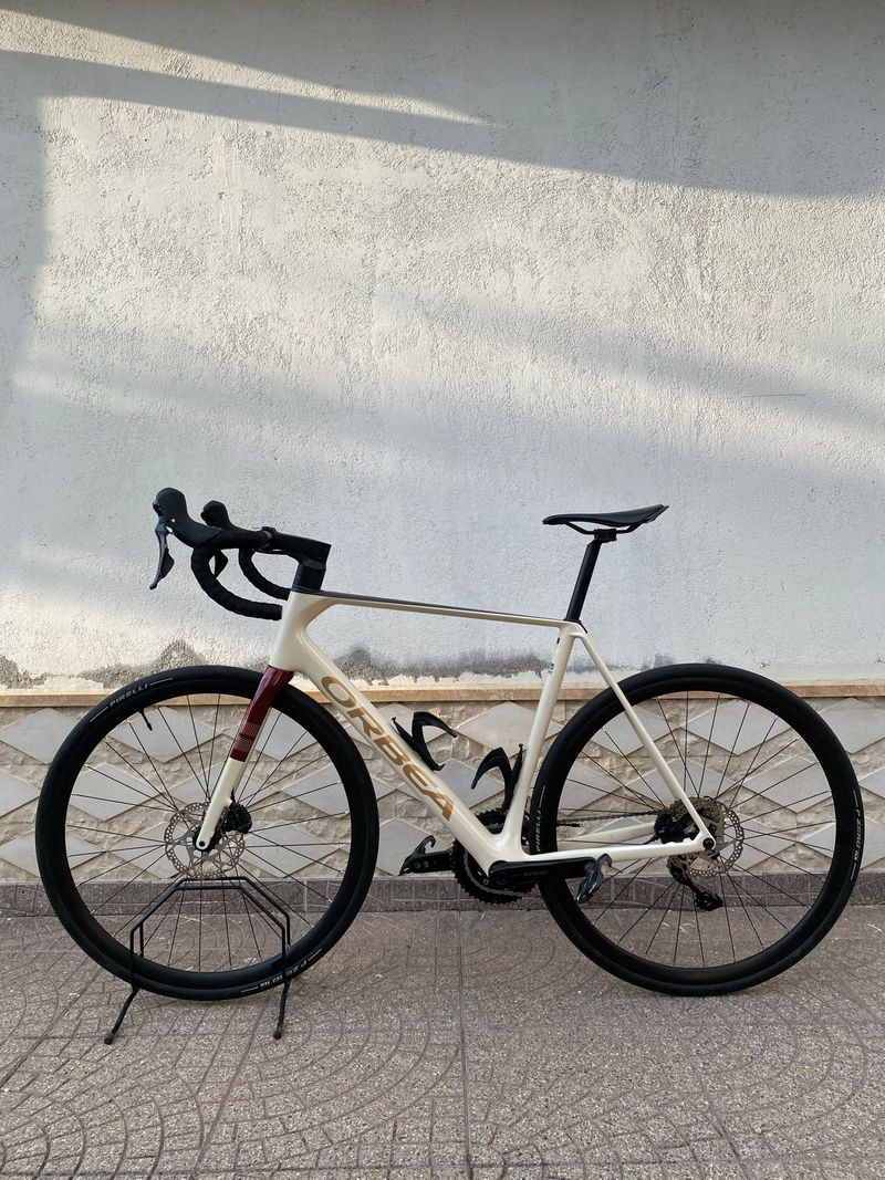 Used Orbea ORCA M30 2024 2024 Road & Gravel, White — image 2 of 5