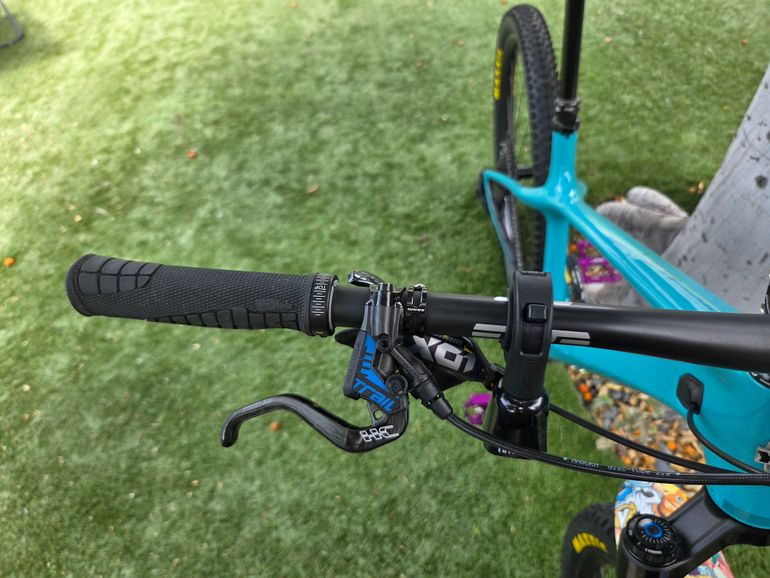 Used Yeti Arc - Custom Build 2022 Mountainbike, Blue — image 4 of 7