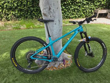 Used Yeti Arc - Custom Build 2022 Mountainbike, Blue, 29 — image 1 of 7