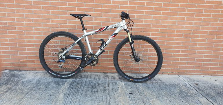 Used Giant XTC4 2007 2007 Mountainbike, Light Gray — image 1 of 11