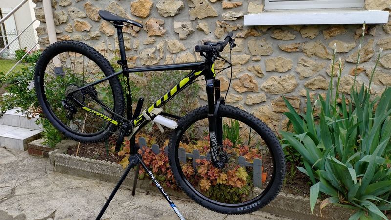 Used Scott Scale Shimano Deore XT Mountainbike, Black — image 1 of 8