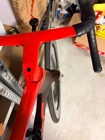 Used BMC Teammachine R Shimano Dura Ace Di2 2025 Road & Gravel, Red — image 2 of 8