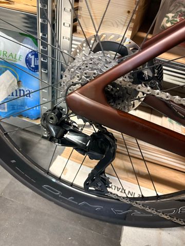 Used BMC Teammachine R Shimano Dura Ace Di2 2025 Road & Gravel, Red — image 6 of 8