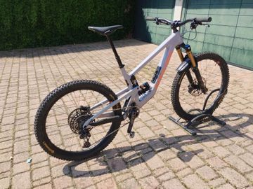Used Santa Cruz Nomad SRAM X01 Eagle 2024 Mountainbike, Purple — image 2 of 7