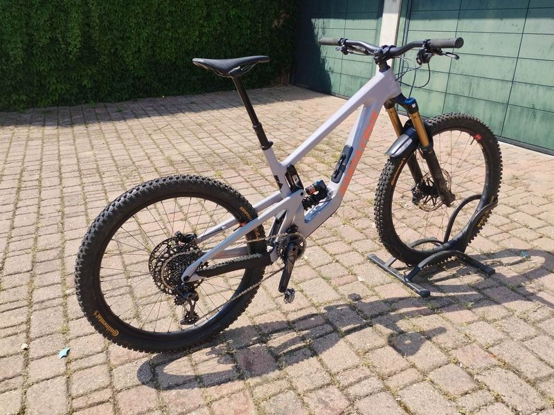 Used Santa Cruz Nomad SRAM X01 Eagle 2024 Mountainbike, Purple — image 2 of 7