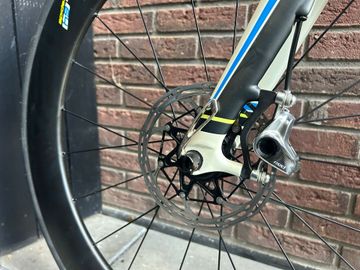 Used Specialized Tarmac SRAM Red eTap AXS 2015 Road & Gravel, White — image 3 of 8
