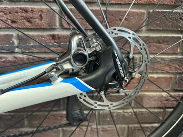 Used Specialized Tarmac SRAM Red eTap AXS 2015 Road & Gravel, White — image 4 of 8