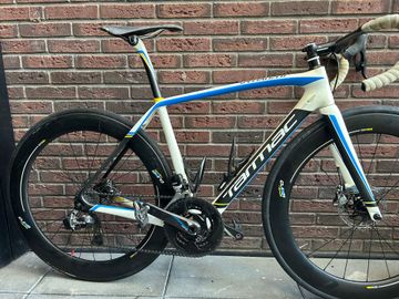Used Specialized Tarmac SRAM Red eTap AXS 2015 Road & Gravel, White — image 1 of 8