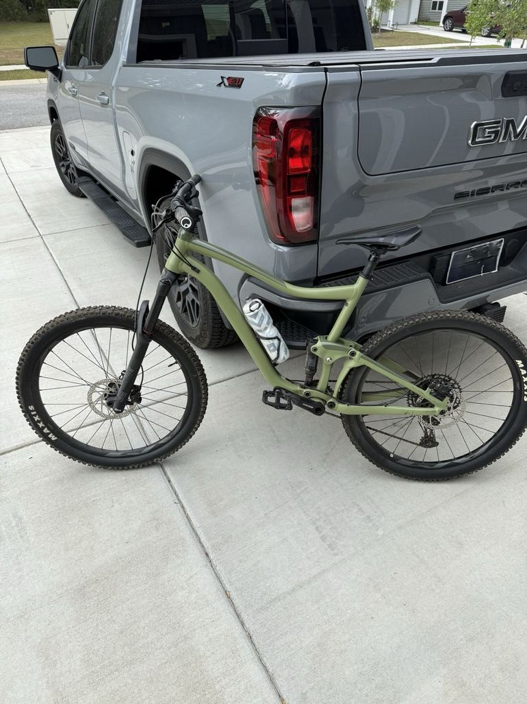 Used Giant Trance 3 2020 2020 Mountainbike, Green, 27.5 — image 1 of 4
