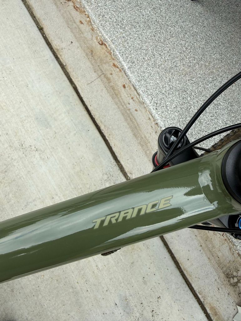 Used Giant Trance 3 2020 2020 Mountainbike, Green, 27.5 — image 3 of 4