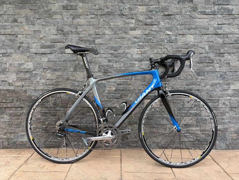 Used Giant Giant Defy Advanced 2016 Road & Gravel, Blau — image 1 of 4