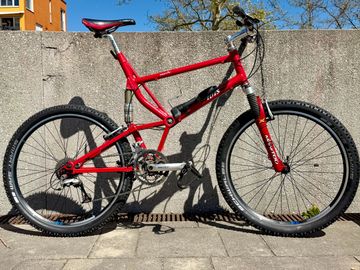 Used Ibis Szazbo 1995 Mountainbike, Red — image 1 of 5