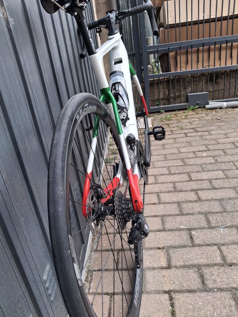 GUERCIOTTI Bikes Custom Shimano Ultegra Di2 2025 Road & Gravel d'occasion — image 6 sur 7