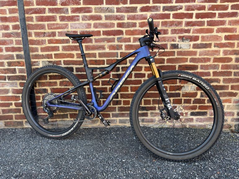 Used Orbea OIZ M-PRO 2024 2024 Mountainbike, Viola — image 1 of 5