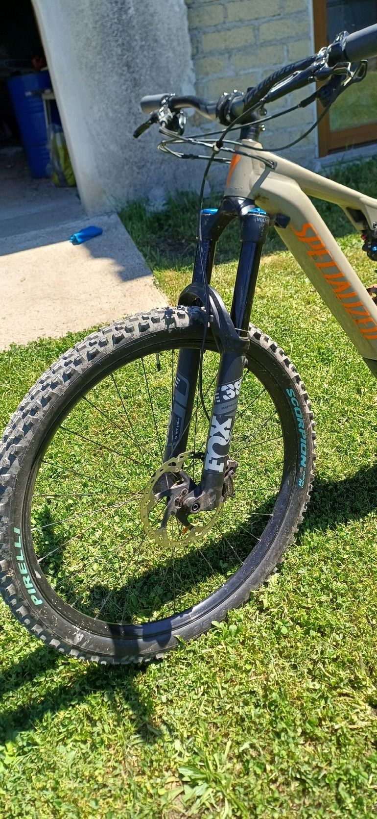Used Specialized Turbo Levo Comp 2021 2021 Mountainbike, Orange, 29 — image 7 of 10
