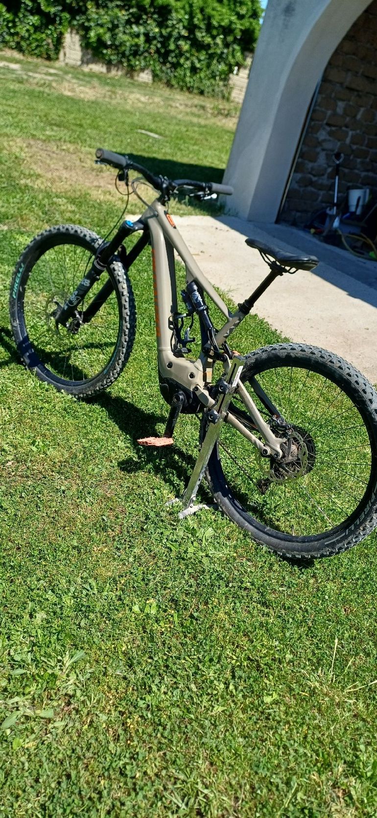 Used Specialized Turbo Levo Comp 2021 2021 Mountainbike, Orange, 29 — image 2 of 10