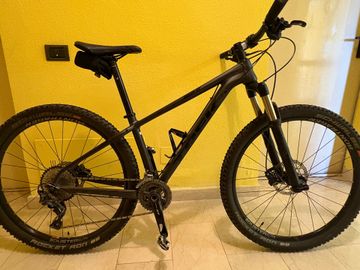 Used Trek X-Caliber 9 2018 2018 Mountainbike, Black, 27.5, 29 — image 2 of 3