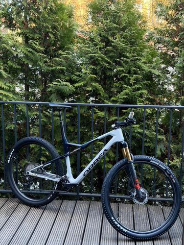 Gebrauchtes Orbea OIZ M10 2023 2023 Mountainbike, Blau, 29 — Bild 1 von 6