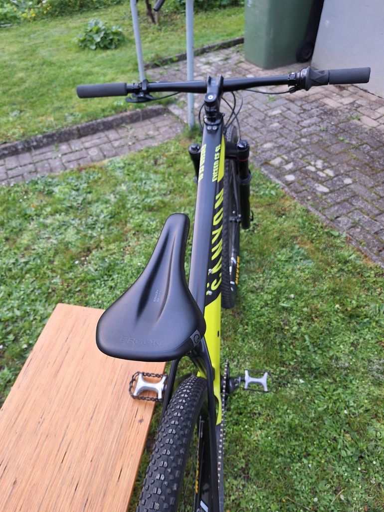 Used Canyon Exceed CF SLX 9.0 Pro Race Team 2018 2018 Mountainbike, Black, 29 — image 2 of 8