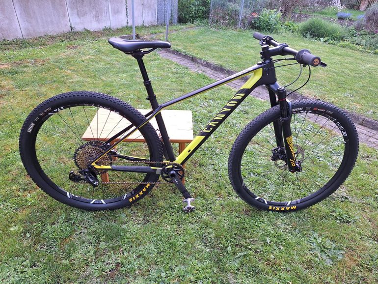 Used Canyon Exceed CF SLX 9.0 Pro Race Team 2018 2018 Mountainbike, Black, 29 — image 1 of 8