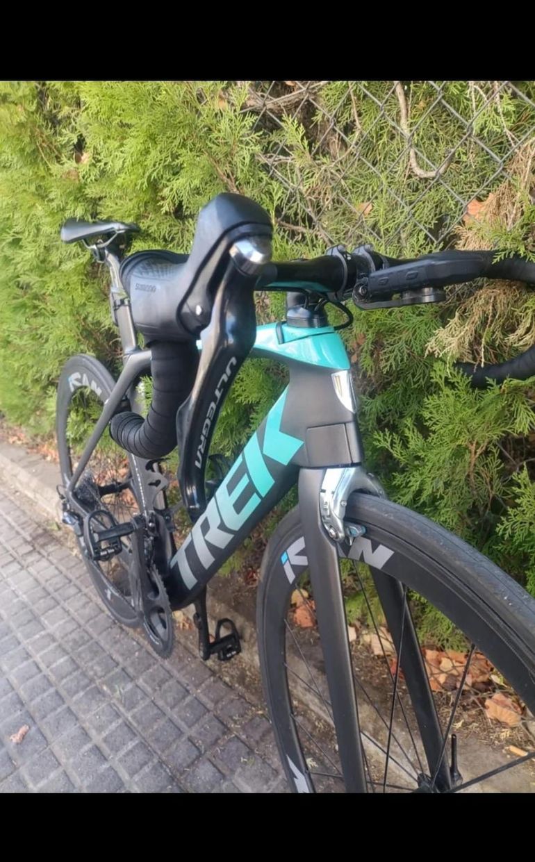 Used Trek Madone Shimano 105 2018 Road & Gravel, Black — image 8 of 11