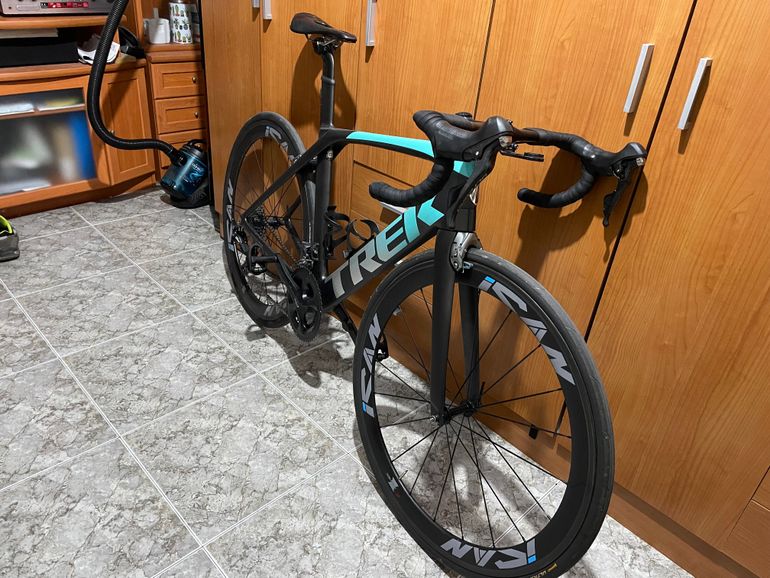 Used Trek Madone Shimano 105 2018 Road & Gravel, Black — image 10 of 11