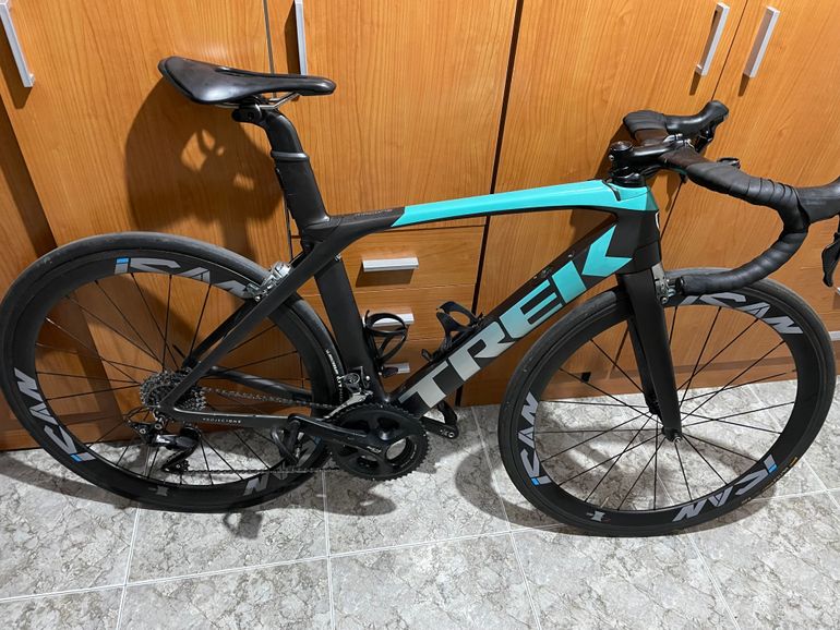 Used Trek Madone Shimano 105 2018 Road & Gravel, Black — image 9 of 11