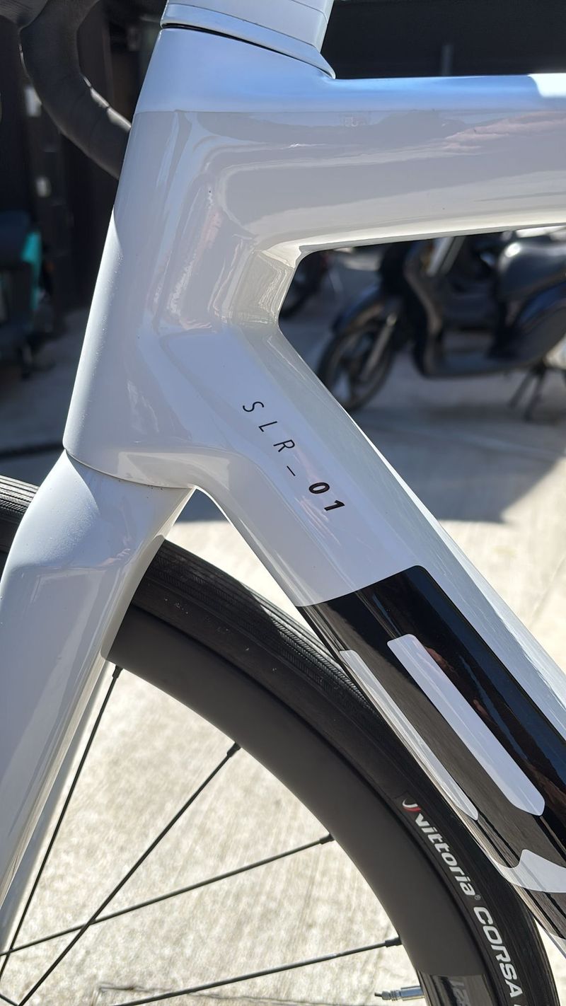 BMC Teammachine SLR01 THREE 2023 2023 Road & Gravel usato, Bianco — immagine 4 di 12
