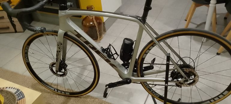 Used Trek Émonda SL 5 2023 2023 Road & Gravel — image 2 of 4