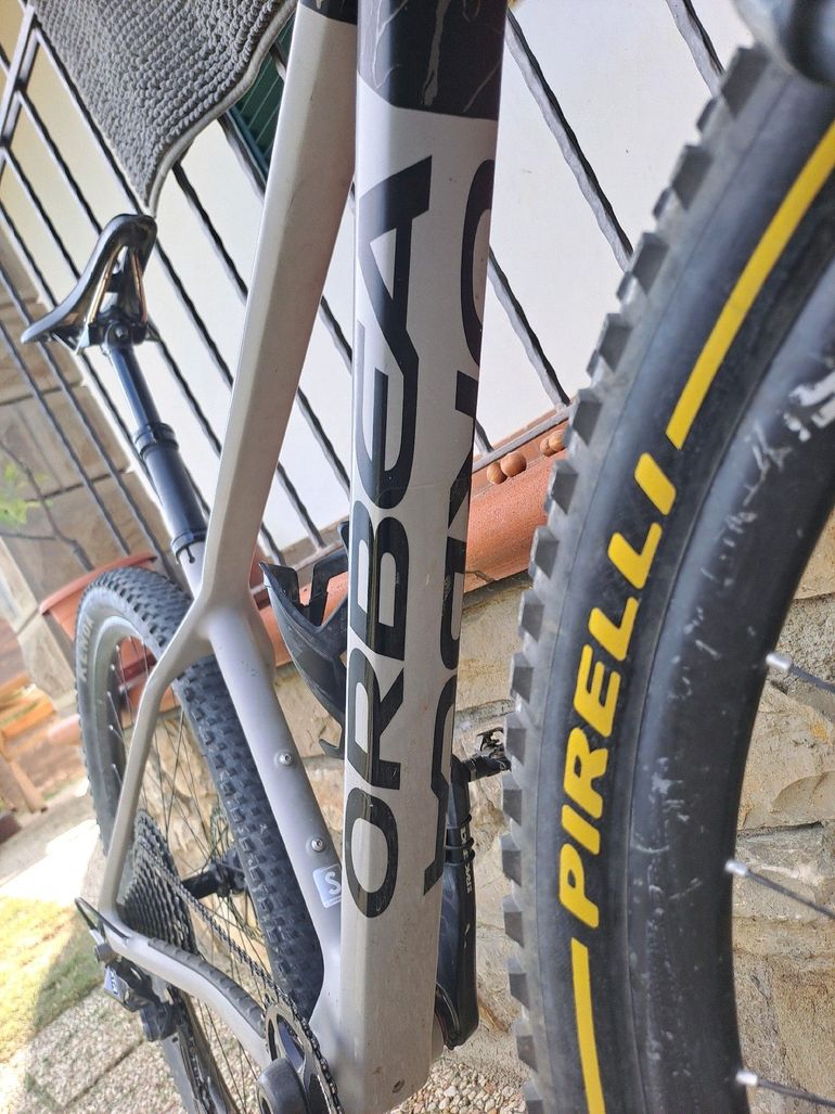 Orbea ALMA M TEAM 2021 2021 Mountainbike usato, Grigio chiaro — immagine 11 di 15