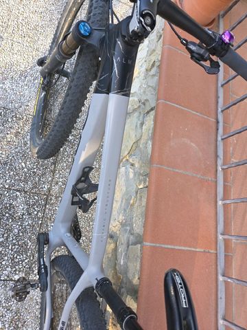 Orbea ALMA M TEAM 2021 2021 Mountainbike usato, Grigio chiaro — immagine 9 di 9